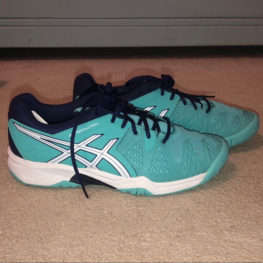 asics sz 7 tennis court shoes NEW